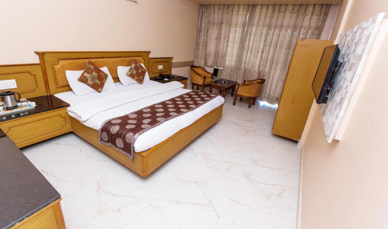 Hotel Subash International Катра Экстерьер фото