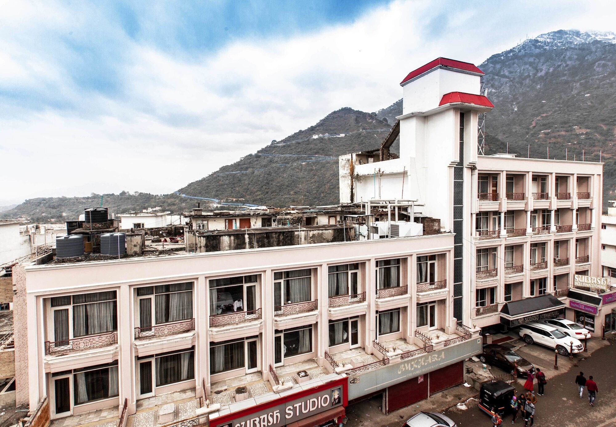 Hotel Subash International Катра Экстерьер фото
